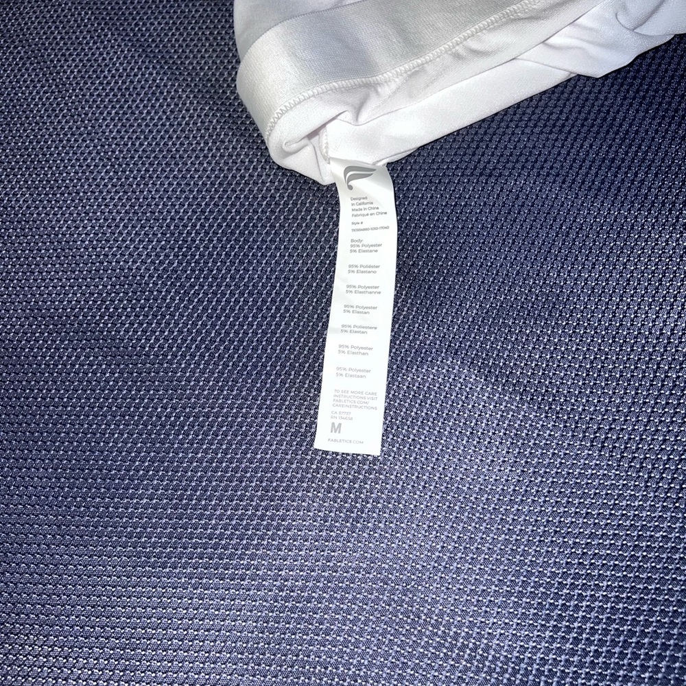 NWOT Fabletics crop top. - Picture 5 of 6